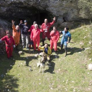 The project team and volunteer speleologists before entering the cave.