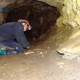 Placing pitfall traps for cave invertebrates